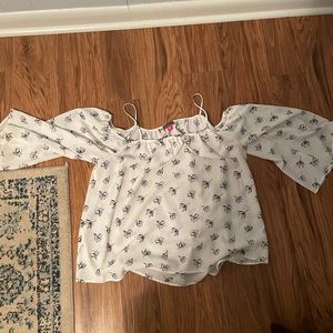 Vince Camuto size M OTS top. GUC.